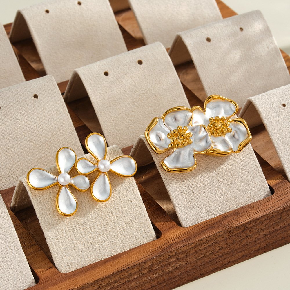 Stainless Steel Pearl Flower Vintage Minimalist Earrings Wholesale product image