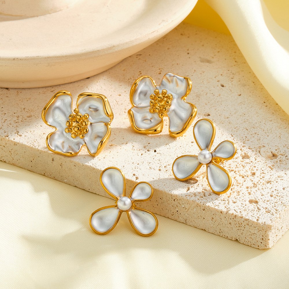 Stainless Steel Pearl Flower Vintage Minimalist Earrings Wholesale product image