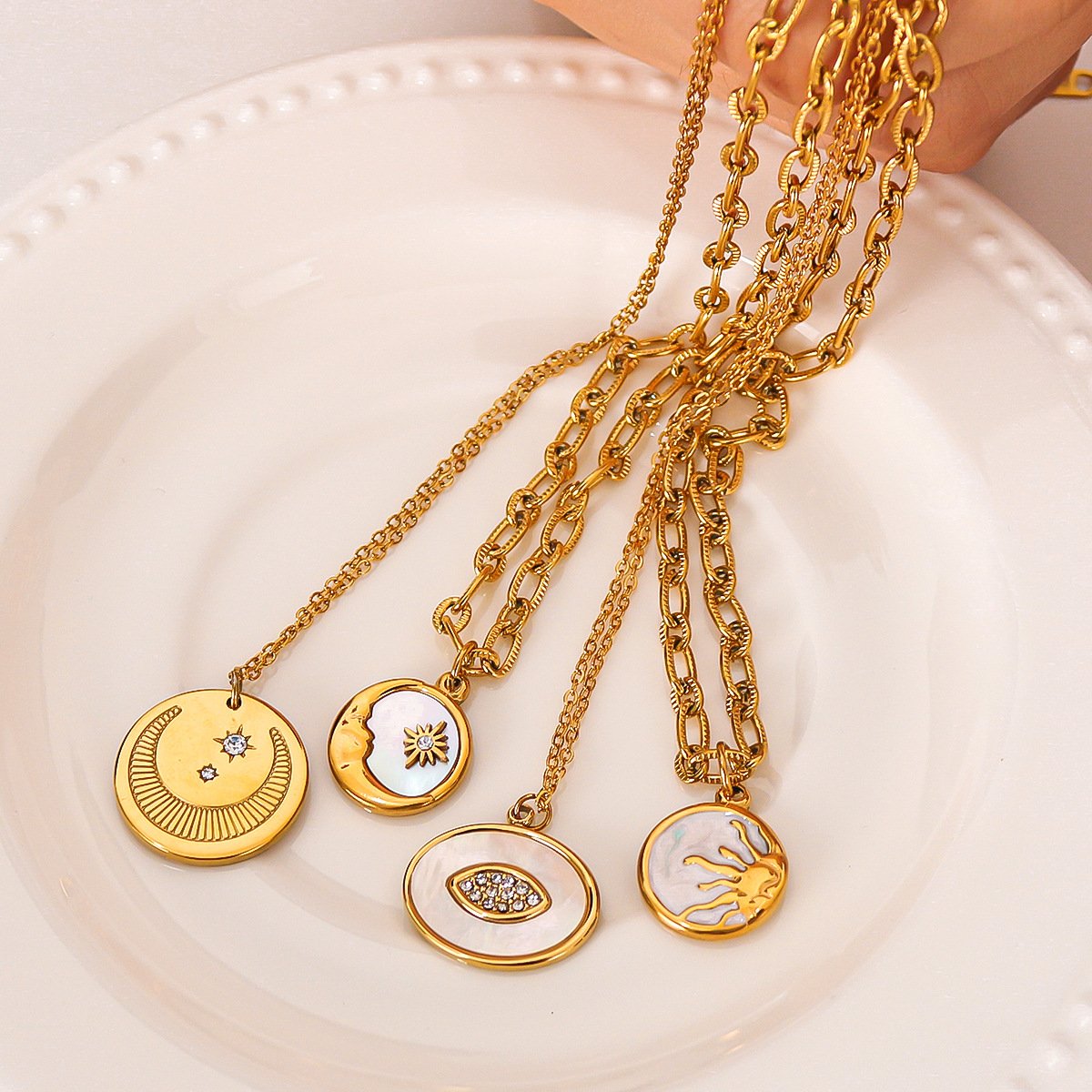 Stainless Steel White Shell Pendant Wholesale product image